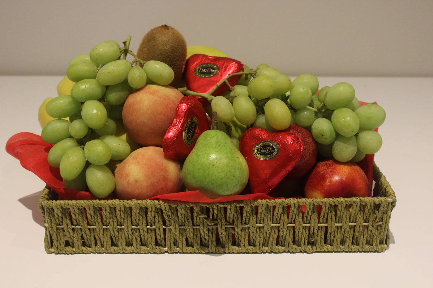 Gift Hamper Fruit and chocolates