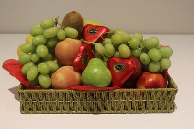 Gift Hamper Fruit and chocolates