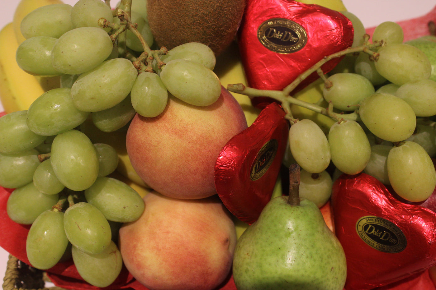 Gift Hamper Fruit and chocolates