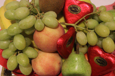 Gift Hamper Fruit and chocolates