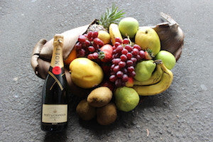 Fruit husk hamper with Moet