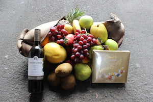 Fruit husk hamper with Shiraz and chocolates