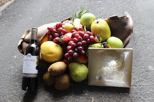 Fruit husk hamper with Shiraz and chocolates