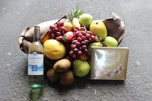 Fruit husk hamper with Sauvignon Blanc and chocolates